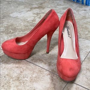 Beautiful coral pumps